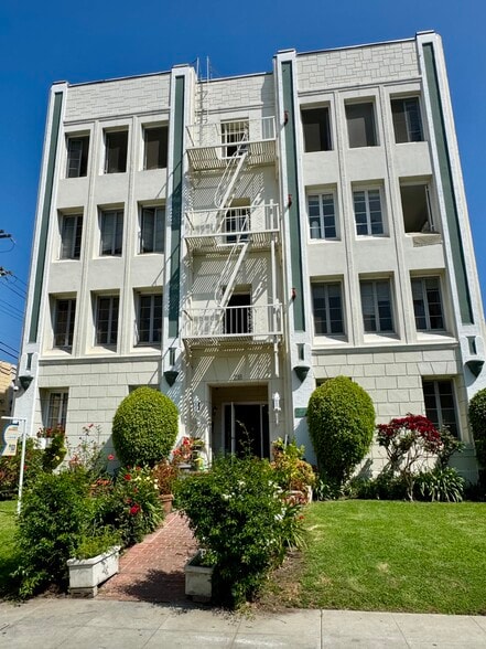 More Photos Of 218 S Tower Dr, Beverly Hills Apartments For Sale