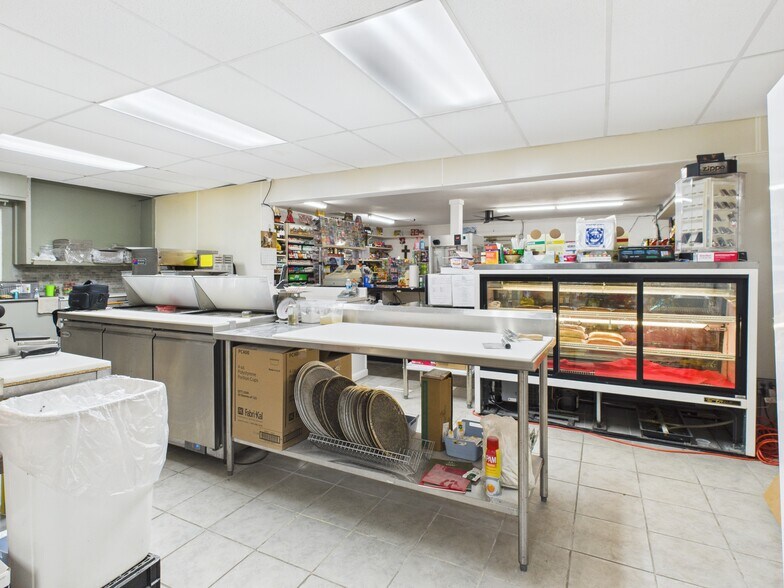 More Photos Of 12240 S Dixie, La Salle Convenience Store For Sale