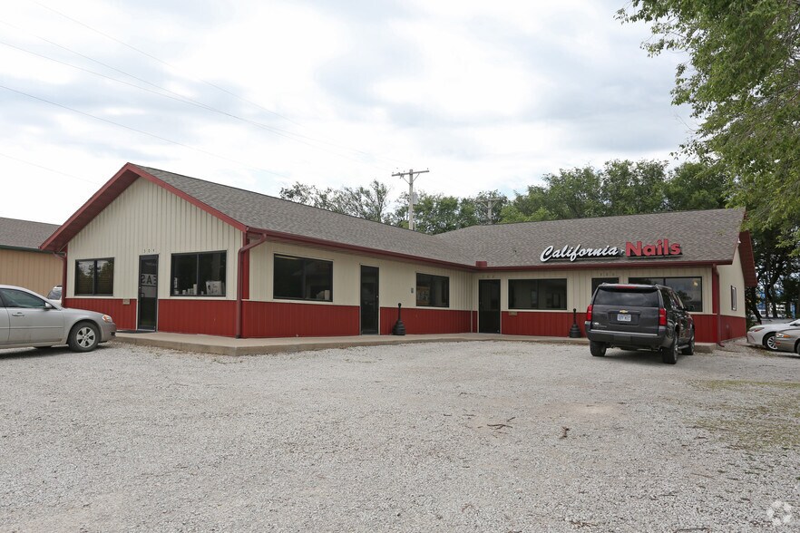 Primary Photo Of 302 E 23rd St, Fort Scott General Retail For Lease