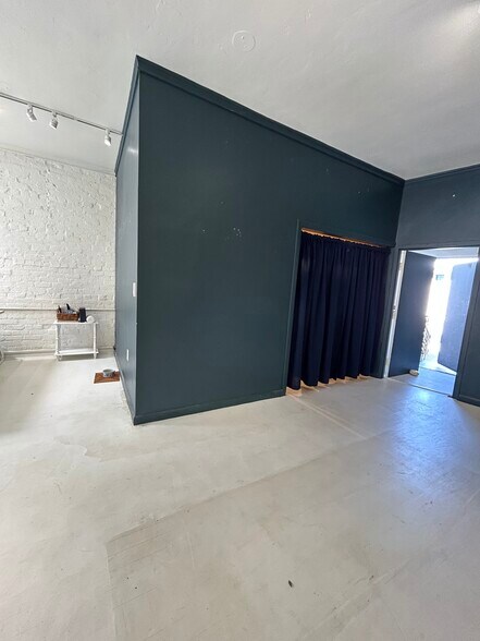 More Photos Of 5670 La Jolla Blvd, La Jolla Storefront Retail Residential For Lease