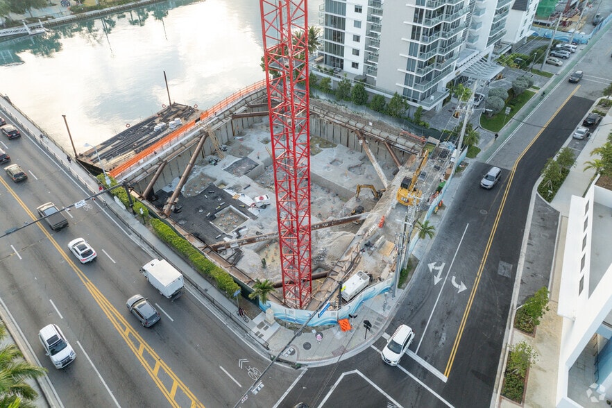 More Photos Of 9551-9561 E Bay Harbor Dr, Miami Beach Office For Lease