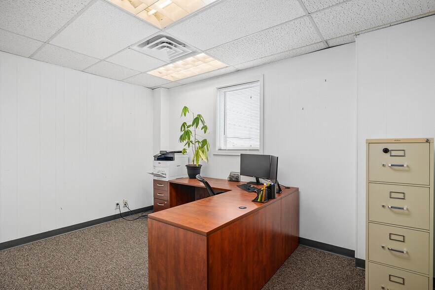 More Photos Of 813 E Lincolnway, Cheyenne Office For Sale