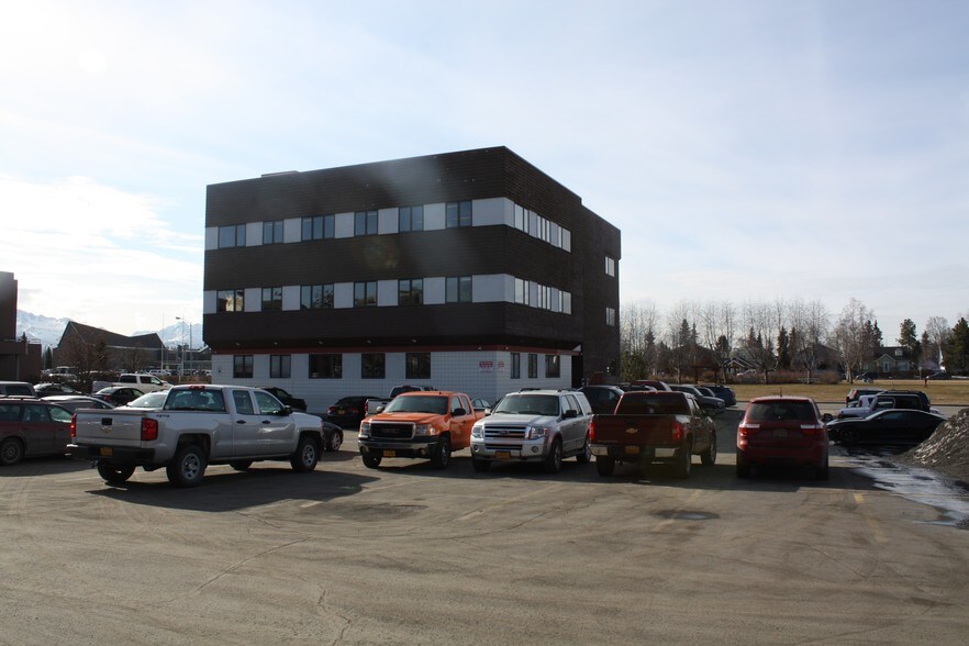 More Photos Of 880 N St, Anchorage Medical For Sale