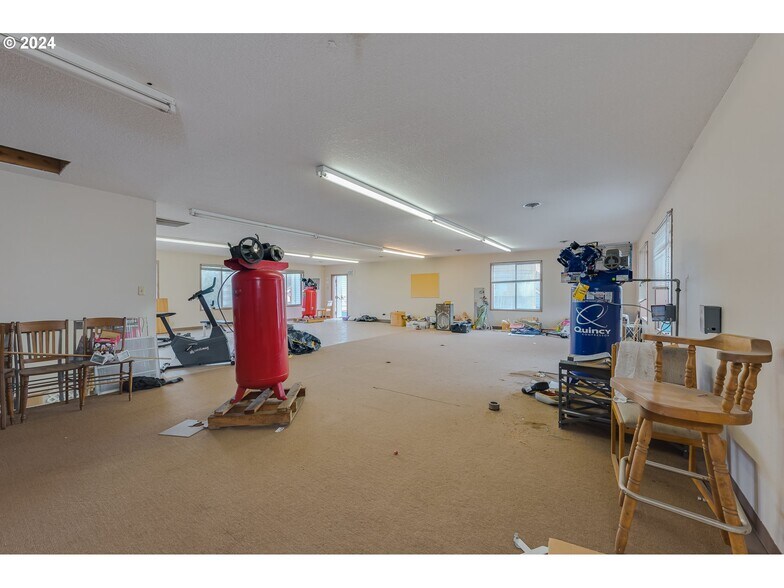 More Photos Of 22024 S Beavercreek Rd, Beavercreek Auto Repair For Sale