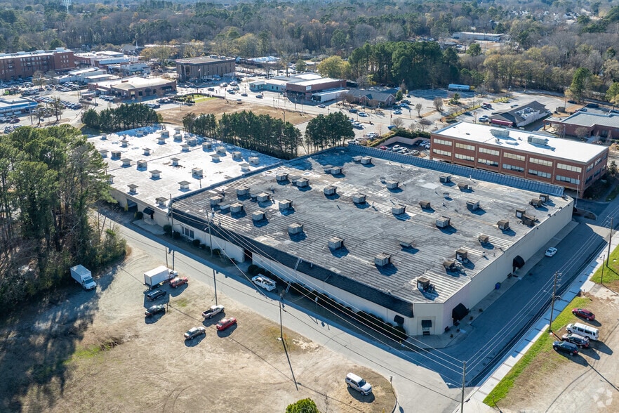 More Photos Of 112-118 Jones St, Fuquay-Varina Warehouse For Lease