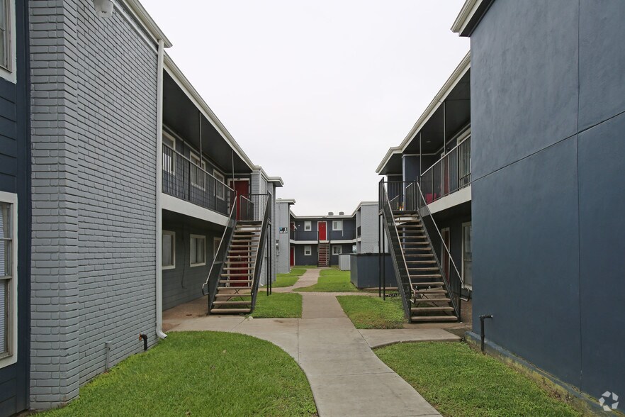 More Photos Of 801 S Allen Genoa Rd, South Houston Apartments For Sale