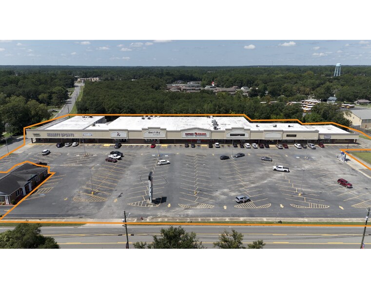 More Photos Of 850 College St, Eastman General Retail For Sale