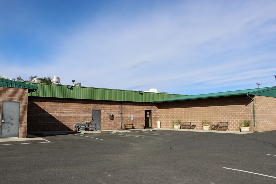 More Photos Of 710 S Columbia Ave, Connell Restaurant For Sale