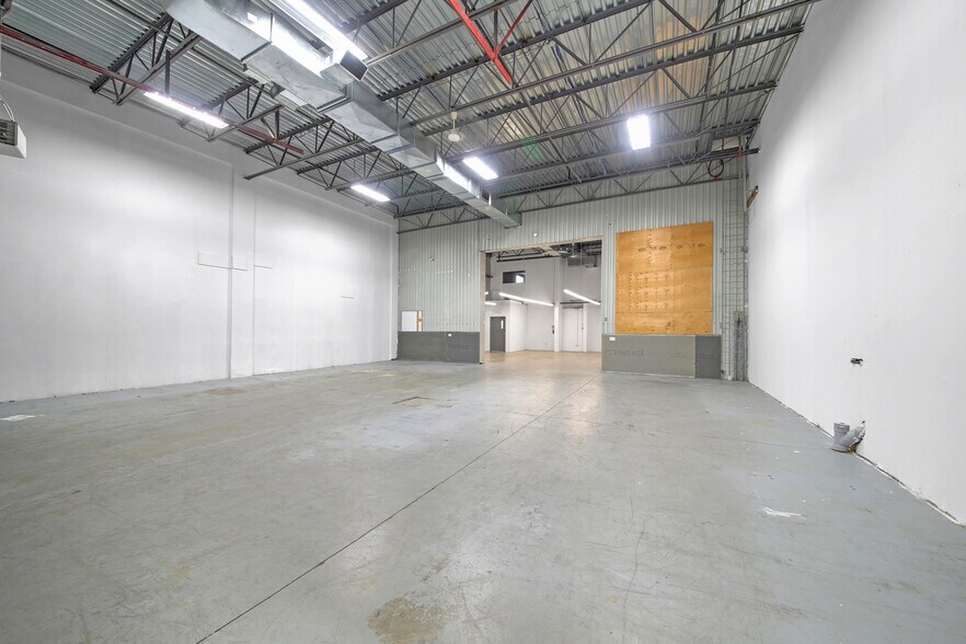 More Photos Of 1550 Rue de Coulomb, Boucherville Flex For Lease