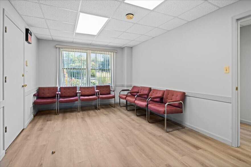 More Photos Of 5 Mountain Blvd, Warren Office For Lease