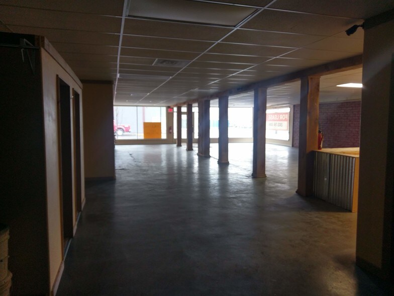 More Photos Of 108 Ross St, Molalla General Retail For Lease