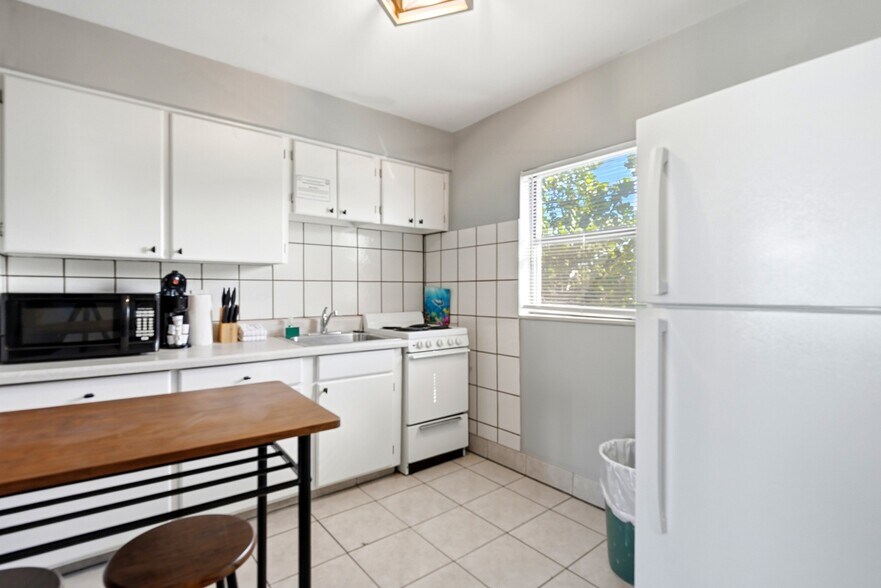 More Photos Of 11965 Gulf Blvd, Treasure Island Hotel For Sale