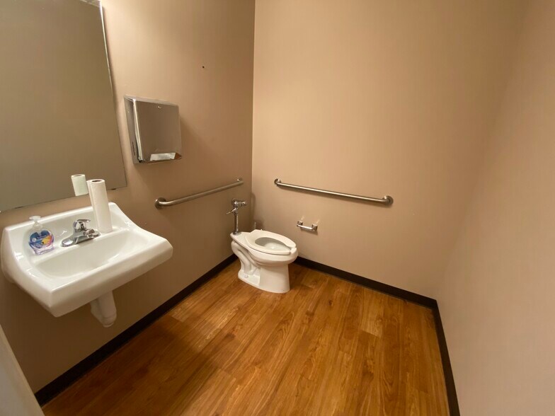 More Photos Of 1500 Oglethorpe Ave, Athens Medical For Lease