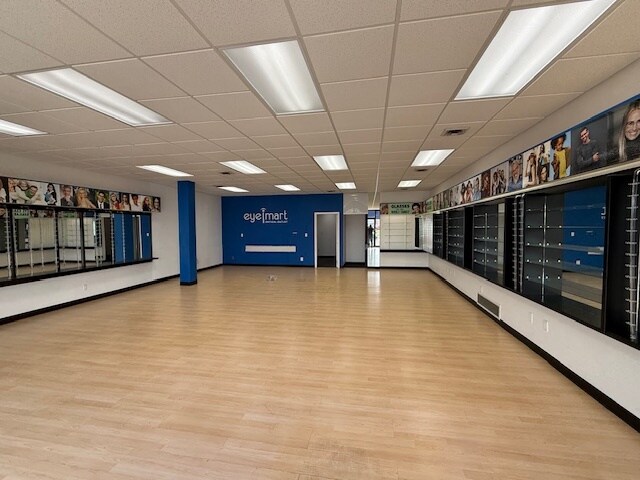 More Photos Of 3839 Merle Hay Rd, Des Moines Unknown For Lease