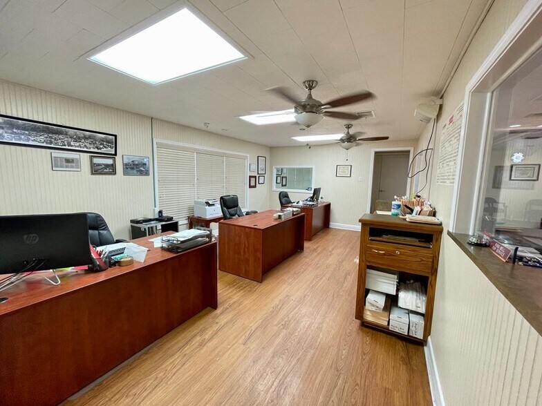More Photos Of 4006 N Navarro St, Victoria Auto Dealership For Sale