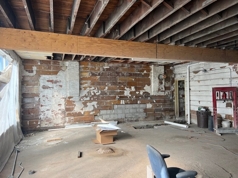 More Photos Of 1605 Broadway, Lorain Storefront Retail Residential For Sale