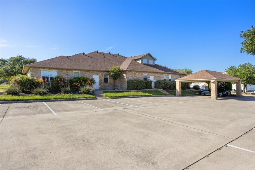 More Photos Of 1305 Paluxy Rd, Granbury Medical For Sale