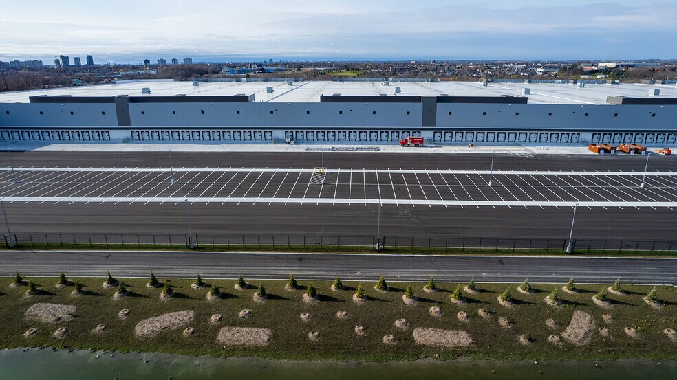 More Photos Of 537 E Kingston Rd, Ajax Distribution For Lease