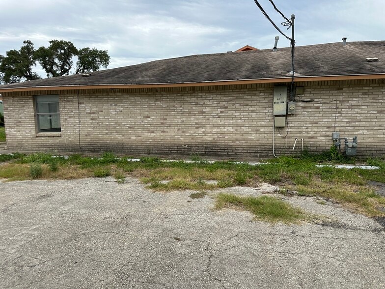 More Photos Of 6628 Crestway Dr, San Antonio Flex For Sale