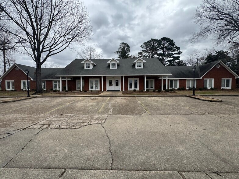 More Photos Of 2816 Armand St, Monroe Medical For Lease