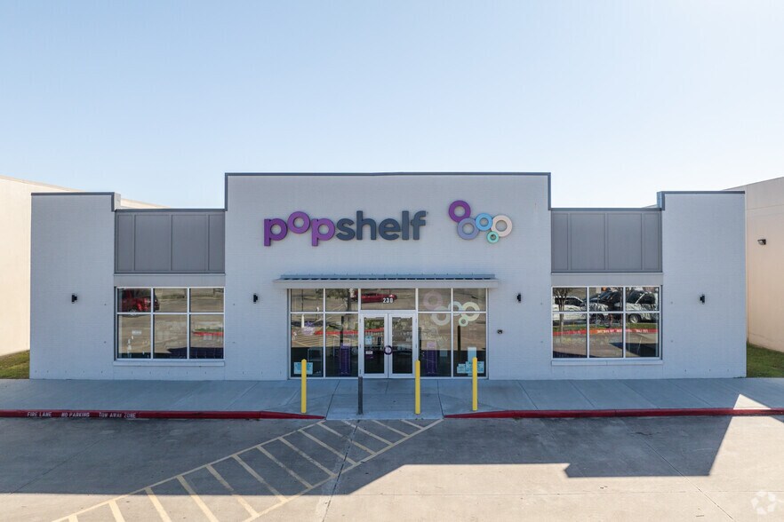 More Photos Of 230 N Bypass 35, Alvin Freestanding For Sale