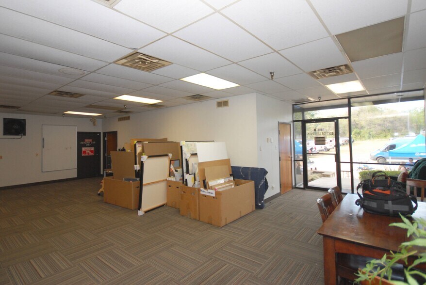 More Photos Of 1410 Vinylex Dr, Carrollton Manufacturing For Lease
