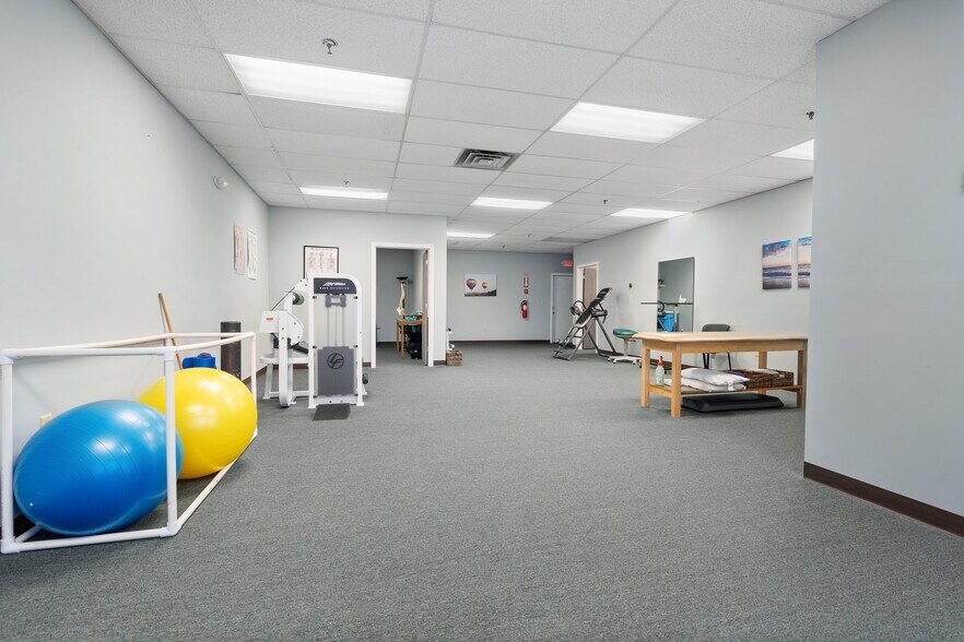 More Photos Of 29 Lafayette Rd, North Hampton Storefront Retail Office For Lease