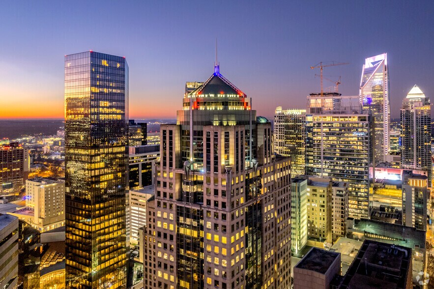 More Photos Of 121 W Trade St, Charlotte Office For Sale