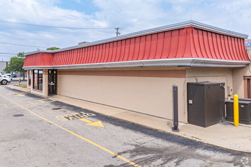 More Photos Of 110 S Larkin Ave, Joliet Fast Food For Lease