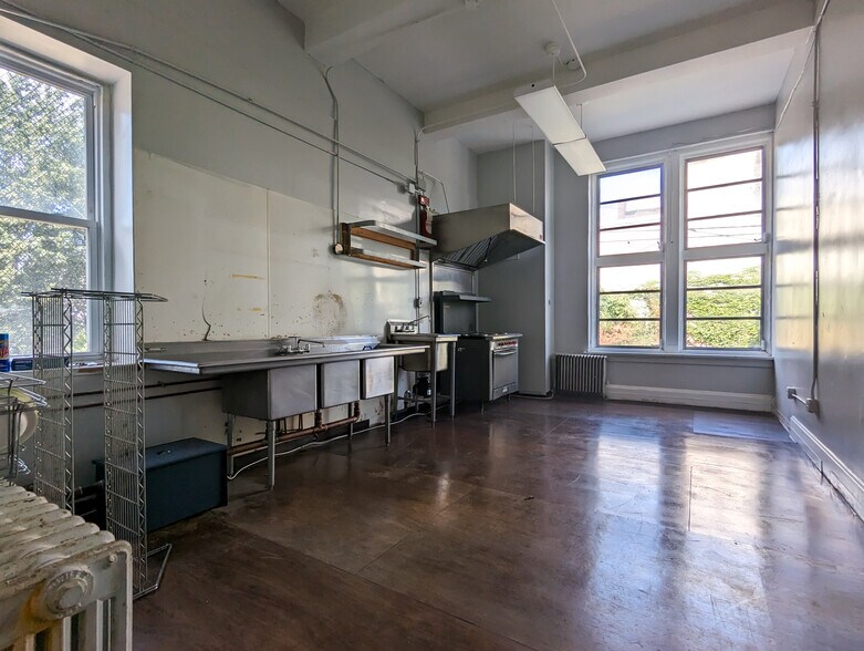 More Photos Of 1901 W Tioga St, Philadelphia Schools For Sale