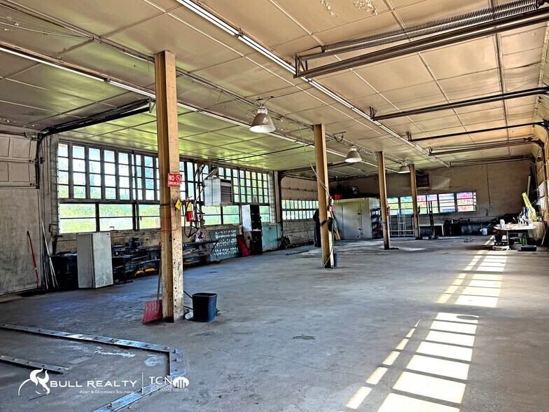 More Photos Of 2474 Moreland Ave SE, Atlanta Auto Repair For Sale