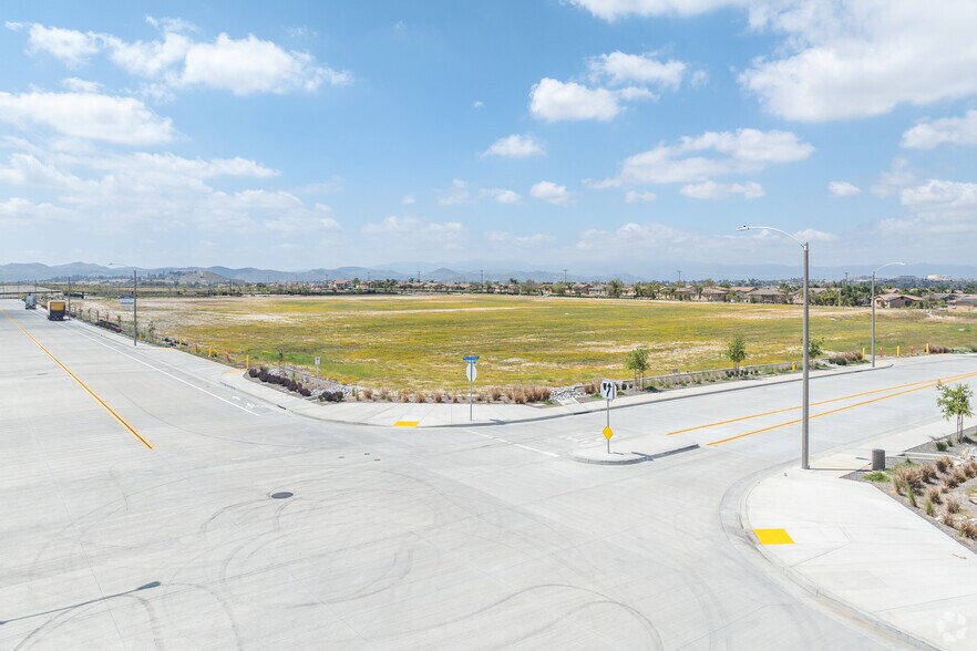 More Photos Of 16301 Caroline Way, March Air Reserve Base Warehouse For Lease