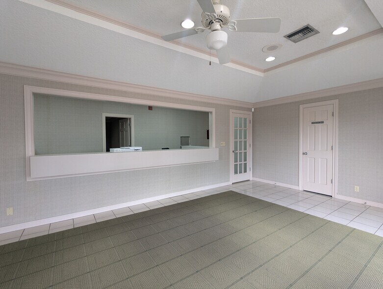 More Photos Of 3635 Eastex Fwy, Beaumont Office For Sale