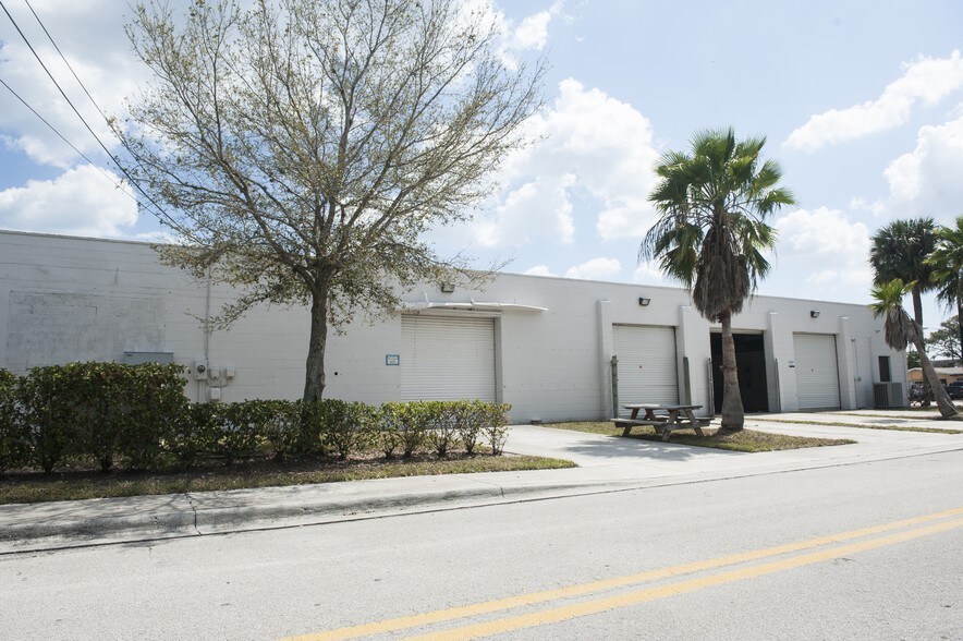 More Photos Of 2610 Orange Ave, Fort Pierce Warehouse For Lease