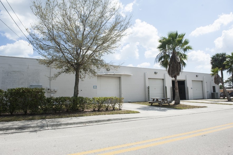 More Photos Of 2610 Orange Ave, Fort Pierce Warehouse For Sale