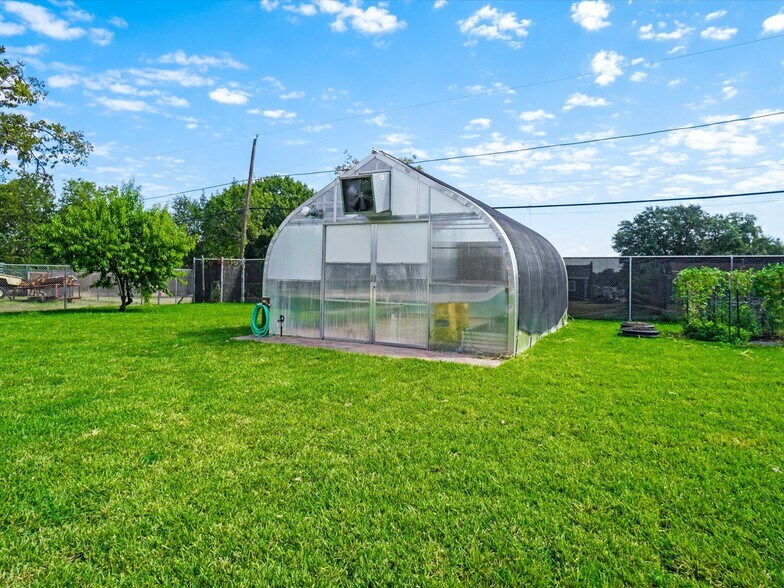 More Photos Of 3117 Marquita Dr, Fort Worth Industrial For Sale