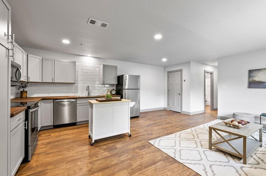 More Photos Of 618 Live Oak St, Blanco Apartments For Sale