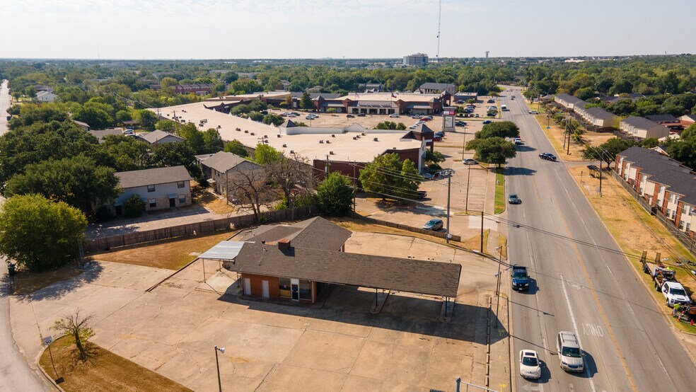 More Photos Of 3901 E 29th St, Bryan Auto Repair For Lease