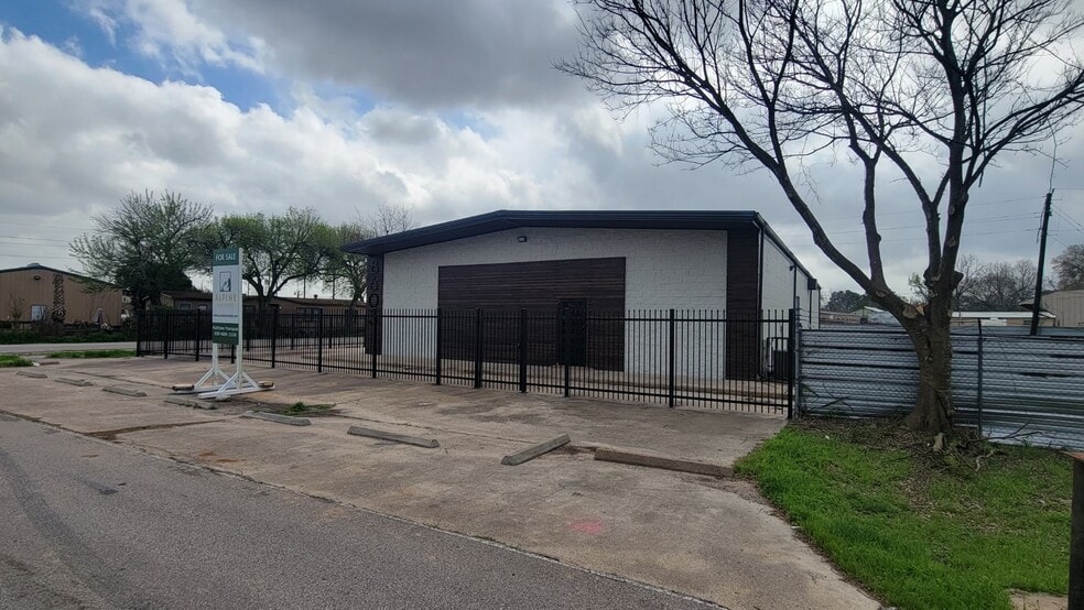 More Photos Of 8603 Shoal Creek Dr, Houston Warehouse For Sale