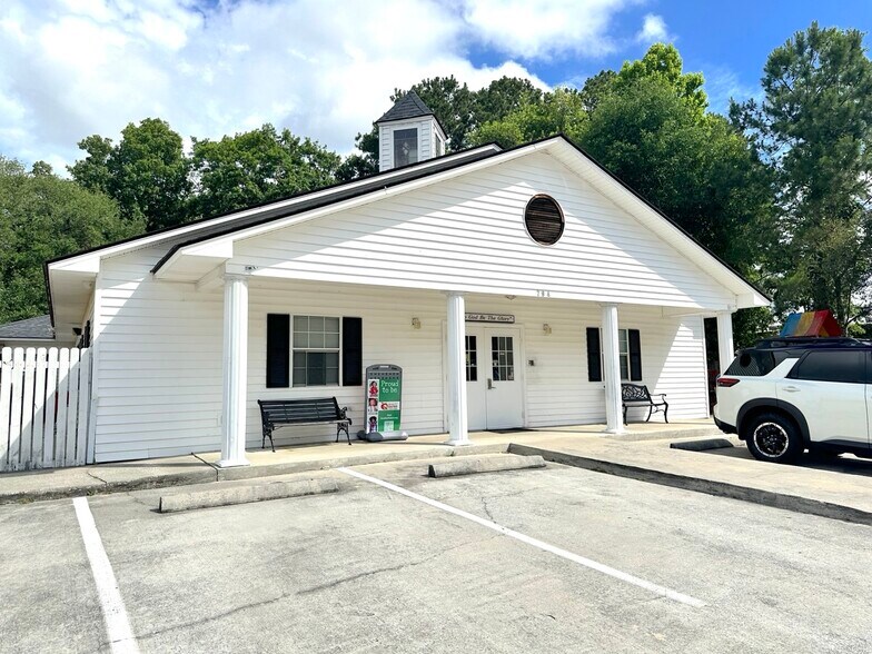 More Photos Of 794 King George Blvd, Savannah Schools For Sale