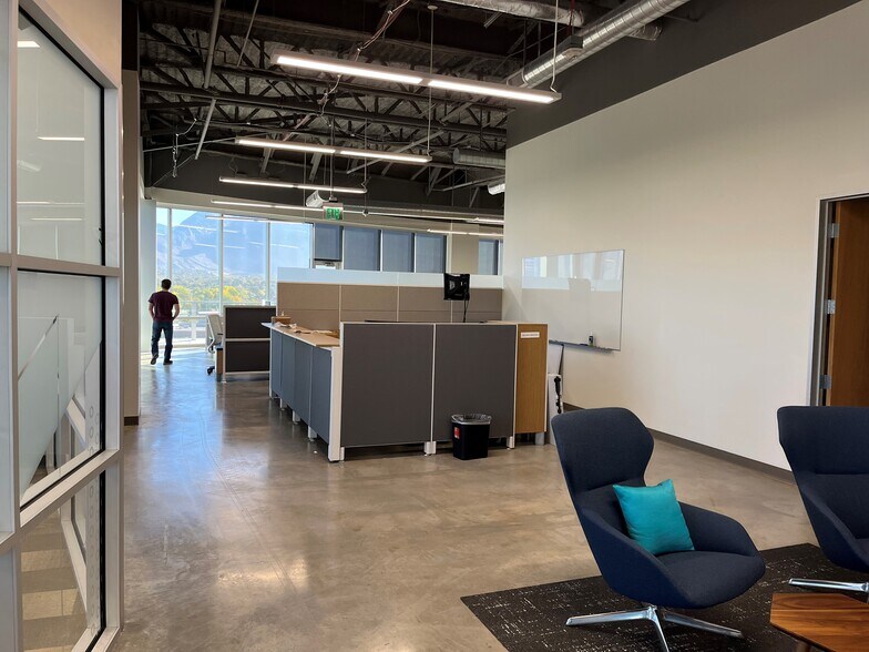 More Photos Of 10355 S Jordan Pky, South Jordan Office For Lease