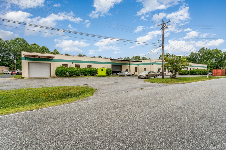 More Photos Of 314 Mandustry St, High Point Warehouse For Lease