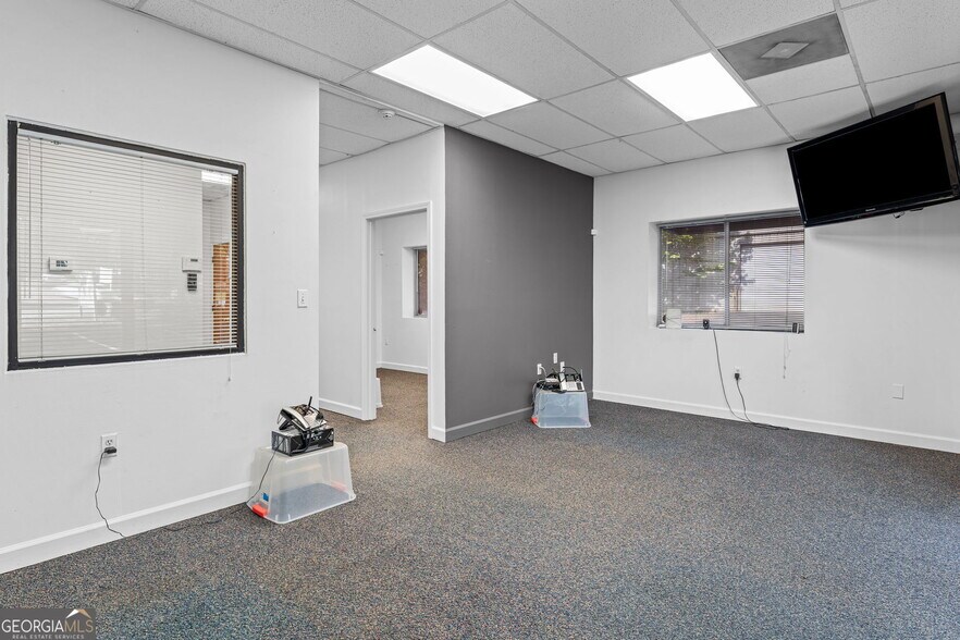 More Photos Of 12 Tower Pl, Newnan Service For Lease