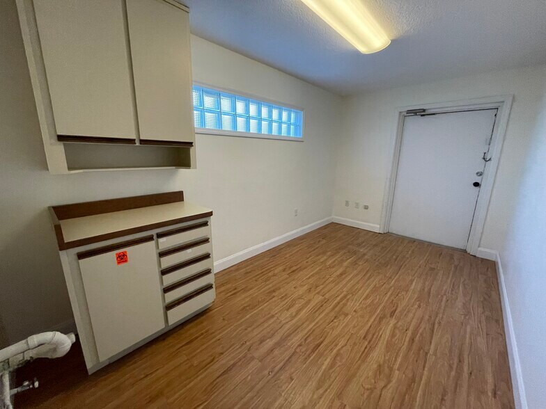 More Photos Of 633 N Bay St, Eustis Office Residential For Sale