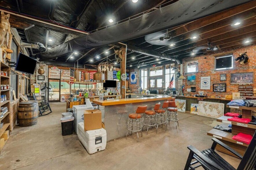 More Photos Of 200 W Benson St, Anderson Bar For Lease
