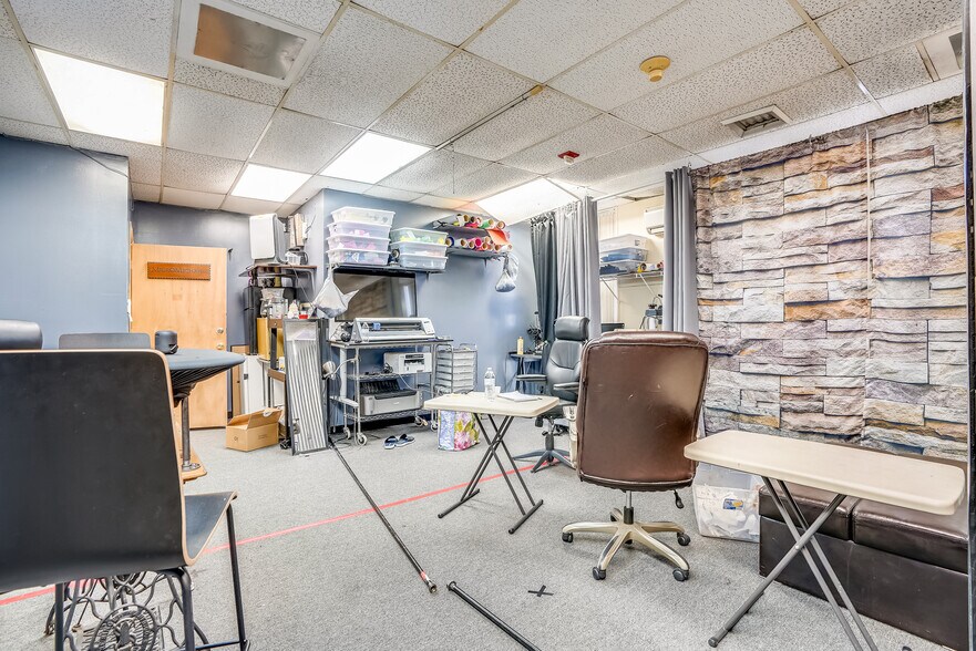 More Photos Of 6314 Windsor Mill Rd, Woodlawn Office For Sale