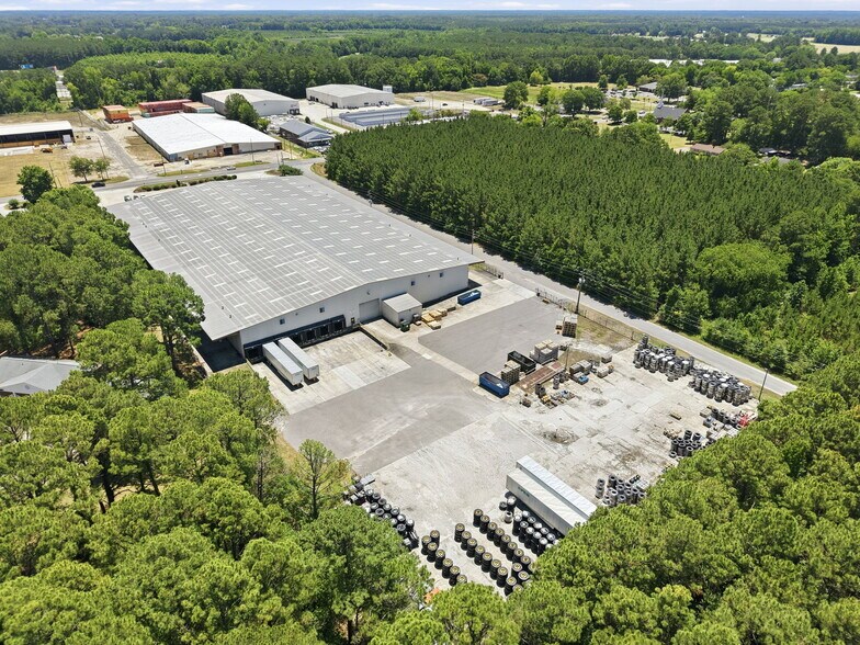 More Photos Of 1526 S Brightleaf Blvd, Smithfield Warehouse For Lease