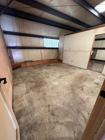 More Photos Of 147 Wayne St, Staten Island Warehouse For Lease