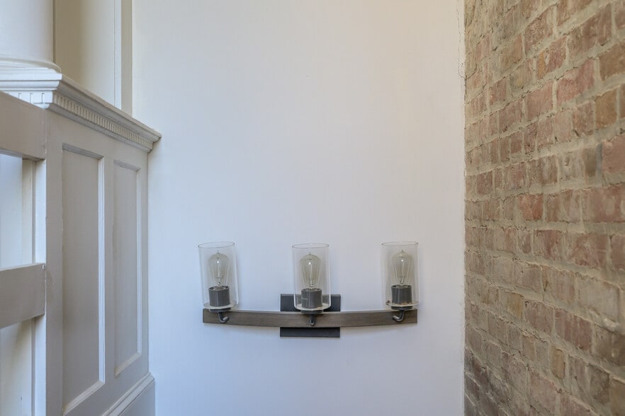 More Photos Of 237 Warren St, Hudson Storefront Retail Residential For Sale