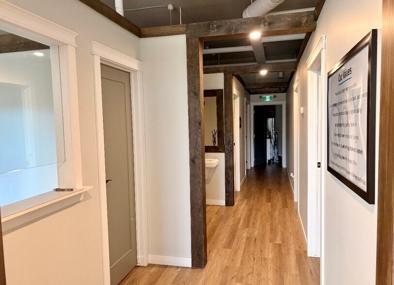 More Photos Of 7 McLeod Ave, Spruce Grove Storefront For Lease